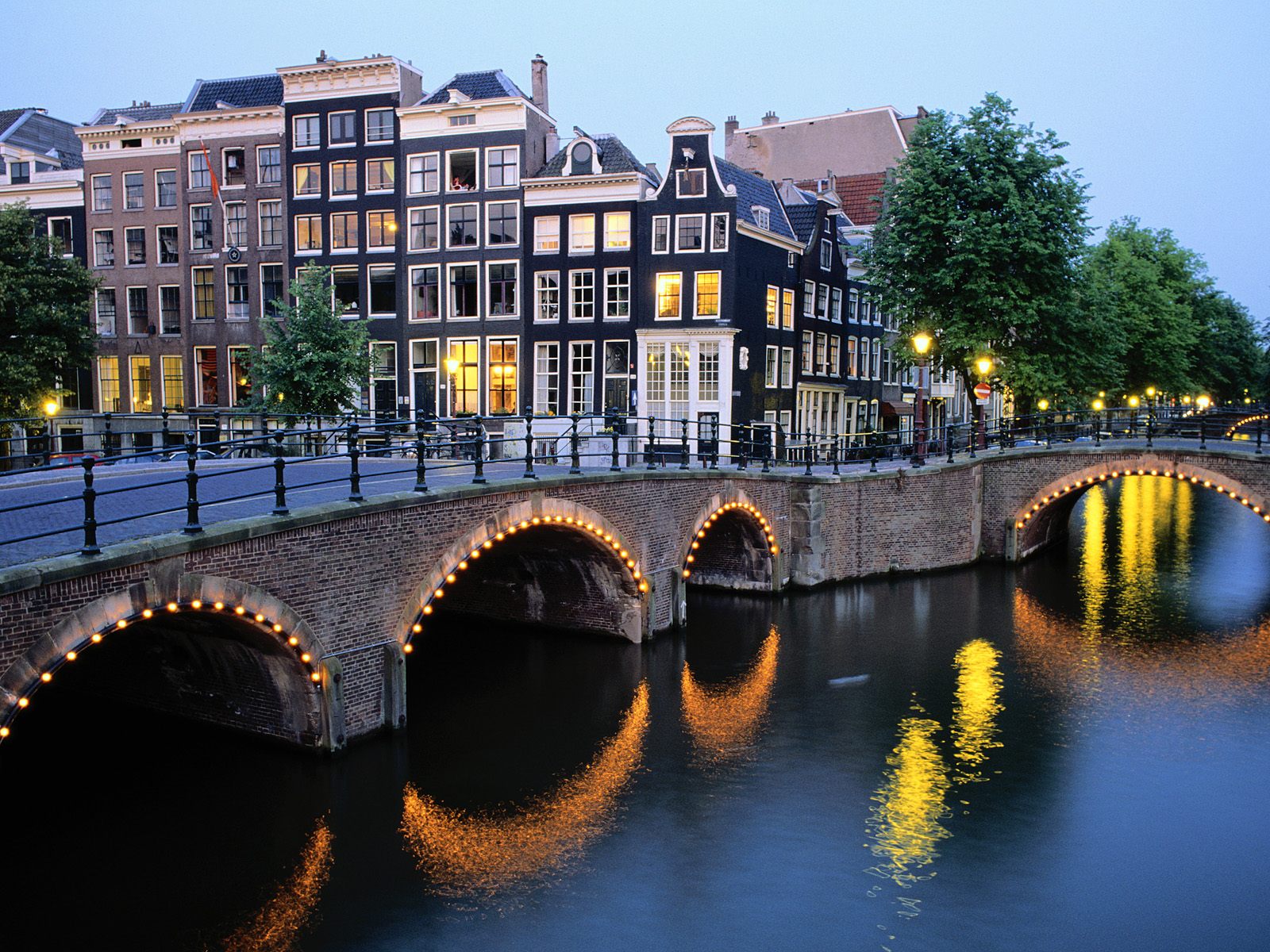 amsterdam canal2_1.jpg